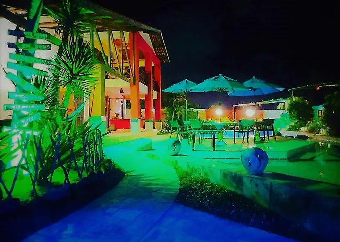 POUSADA FLAMBOYANT VILLAGE - Praia Das Fontes - 50mt da Gruta Mãe D'água